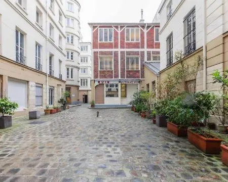 Apartment Cmg Republique / Beranger D